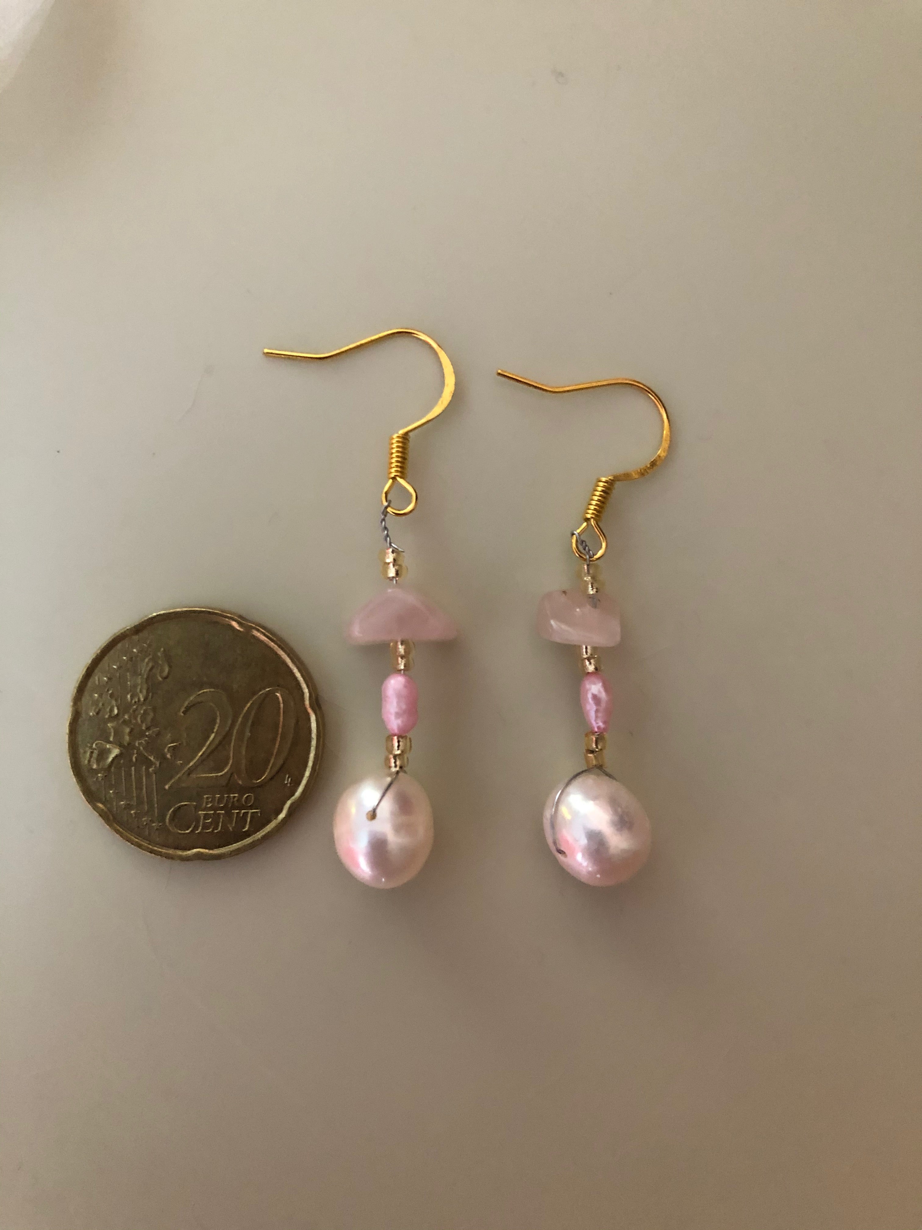 Rosenquarz & Perlenohrringe „Rosy Whisper“ – Schmuck der Sanftheit