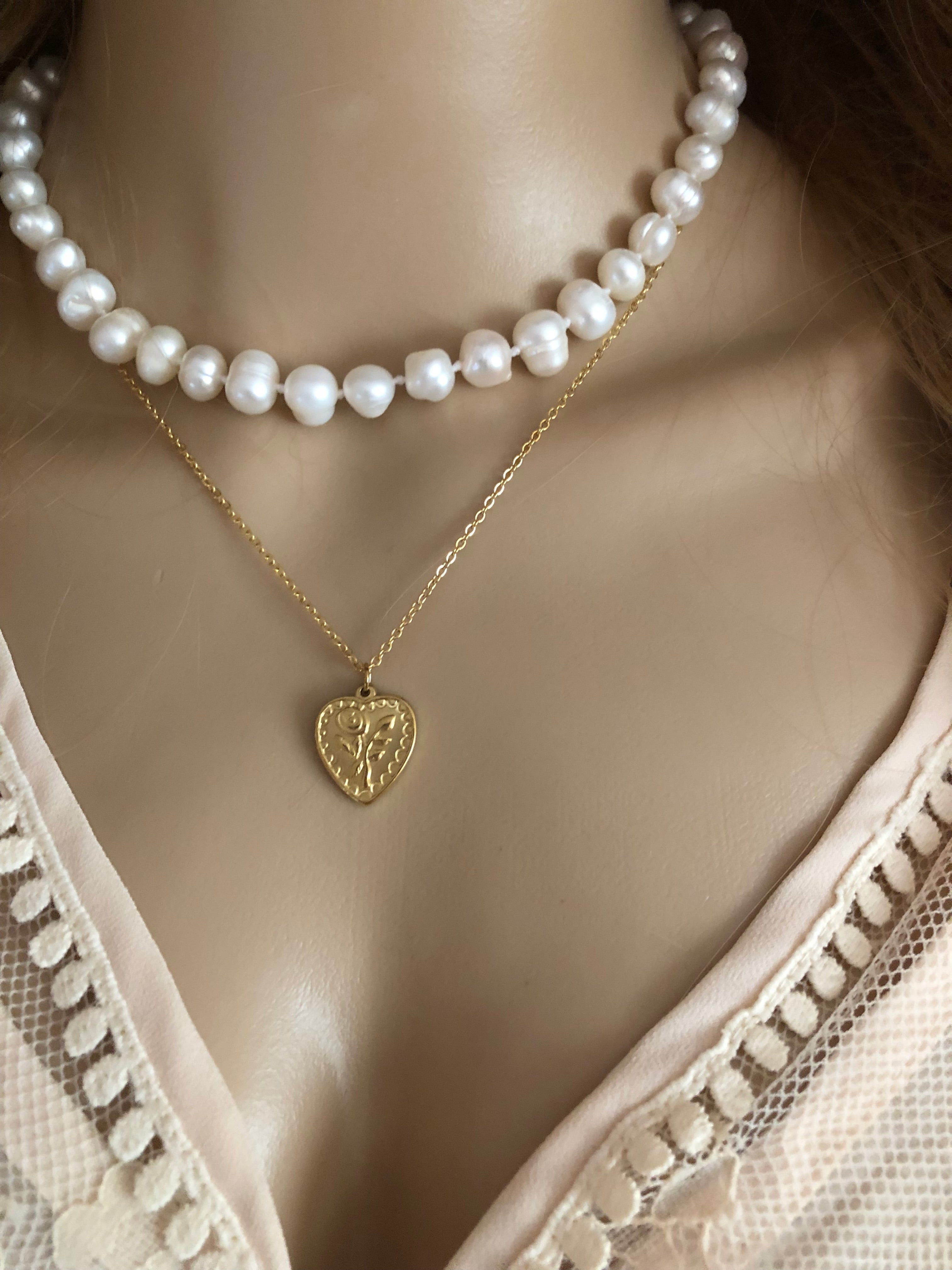 „Rosaline – Vergoldete Herz-Kette mit Rose aus Edelstahl