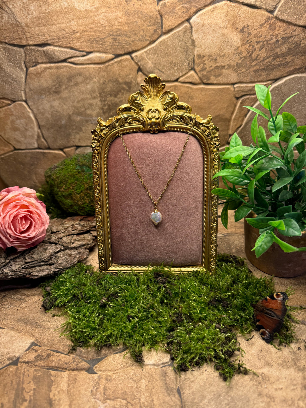 „Celestial Drop“ – Perle der Stille
 – Vergoldete Halskette mit echter Süßwasserzuchtperle